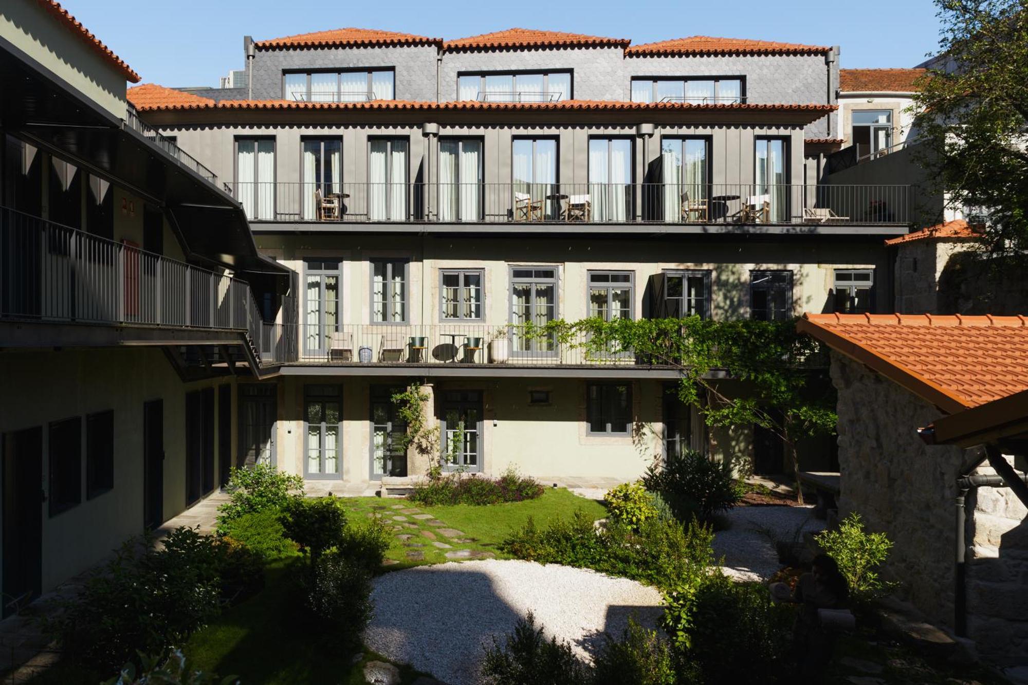 Hotel Bonjardim 560 à OOporto Extérieur photo The courtyard of the hotel