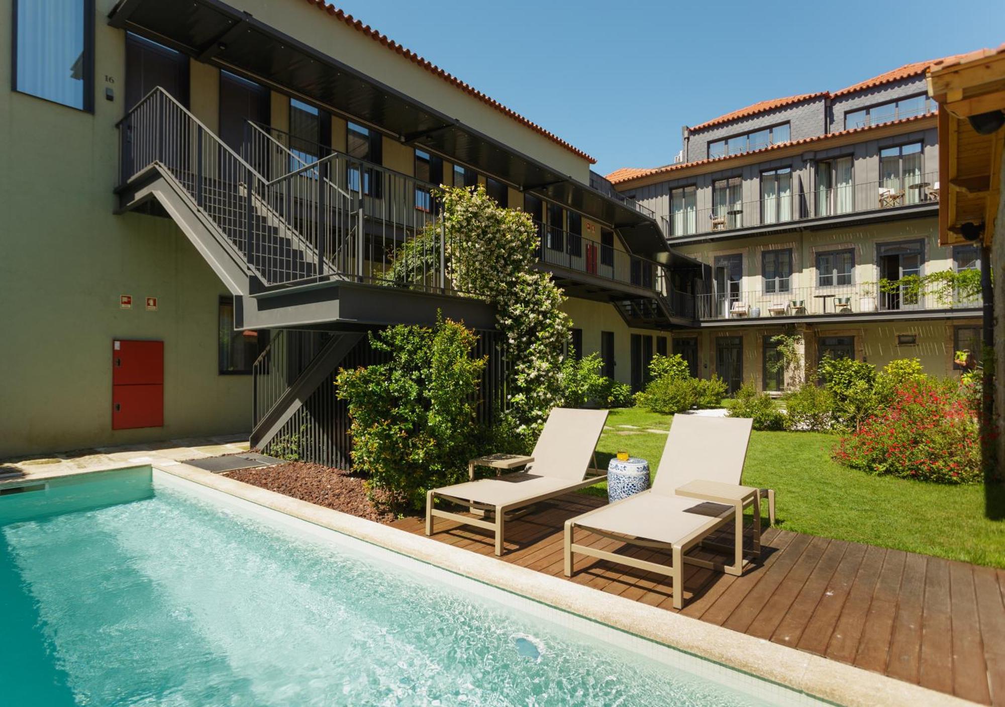 Hotel Bonjardim 560 à OOporto Extérieur photo The hotel's swimming pool