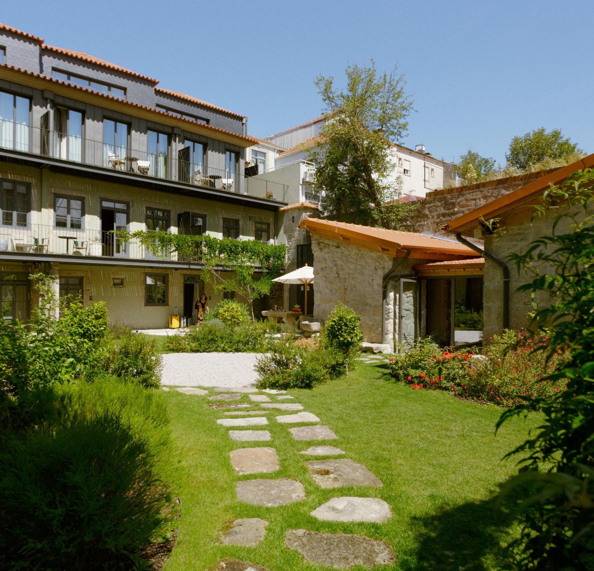 Hotel Bonjardim 560 à OOporto Extérieur photo The garden of the hotel